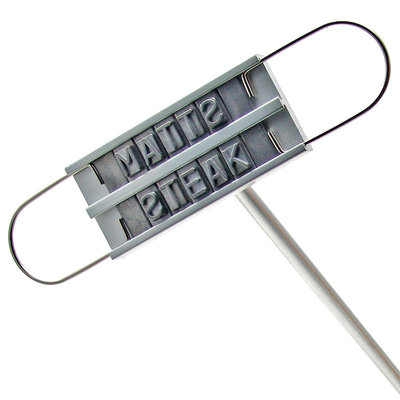 Closeup vom Brandeisen mit eingesetzten einzelnen Buchstaben (grillerforum.de)