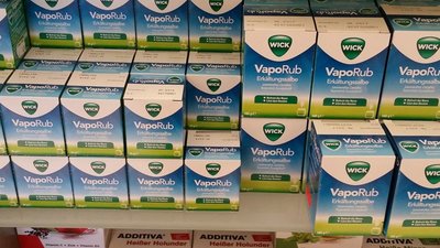 Vaporub.thumb.jpg.2e70d64958af33f7ab84848f9caaa00a.jpg