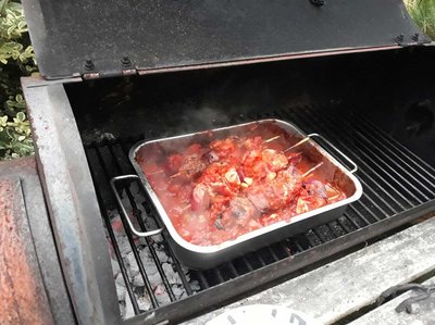 Schaschlik-in-Sauce-auf-dem-Grill.jpg