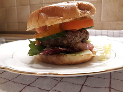 Burger_gebaut.jpg