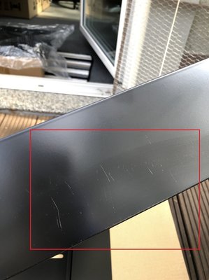 untere Seitenpanel_Kratzer.jpeg